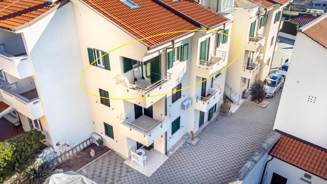 Happy Center Apartment